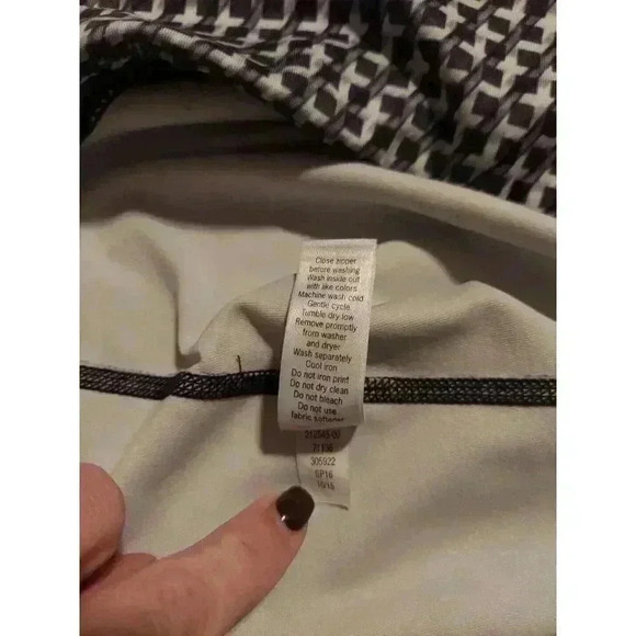 Athleta Vivid Velocity Shorts Workout Biker Sz XL - Picture 6 of 9